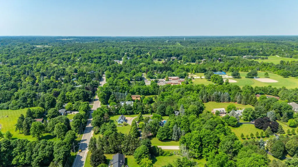 60 web or mls 6618 Carriage Trail Burlington ext 60 1